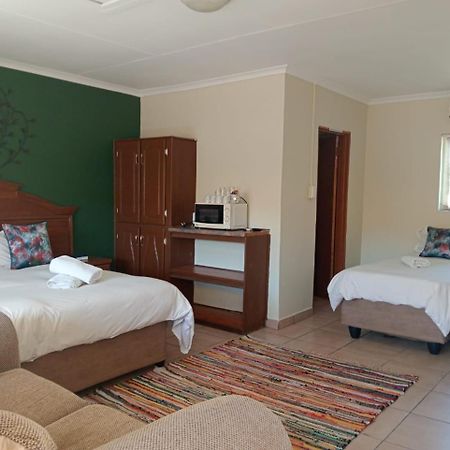 Villa de la Rosa Klerksdorp Exterior foto