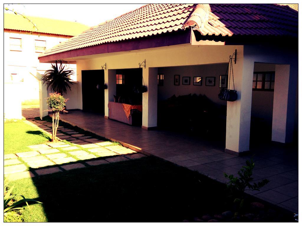 Villa de la Rosa Klerksdorp Exterior foto